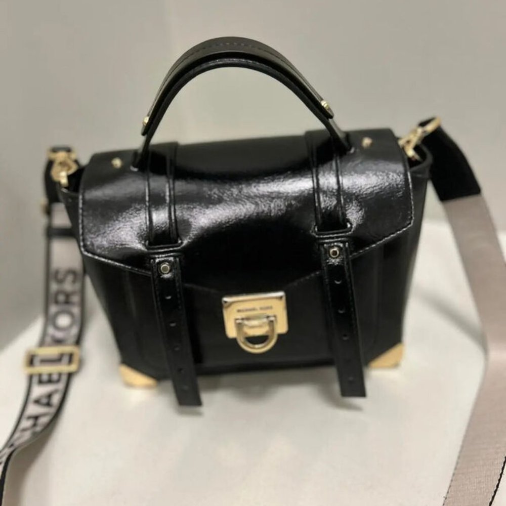 🖤 Michael Kors Black Manhattan Medium Satchel: Timeless Sophistication! 💼✨